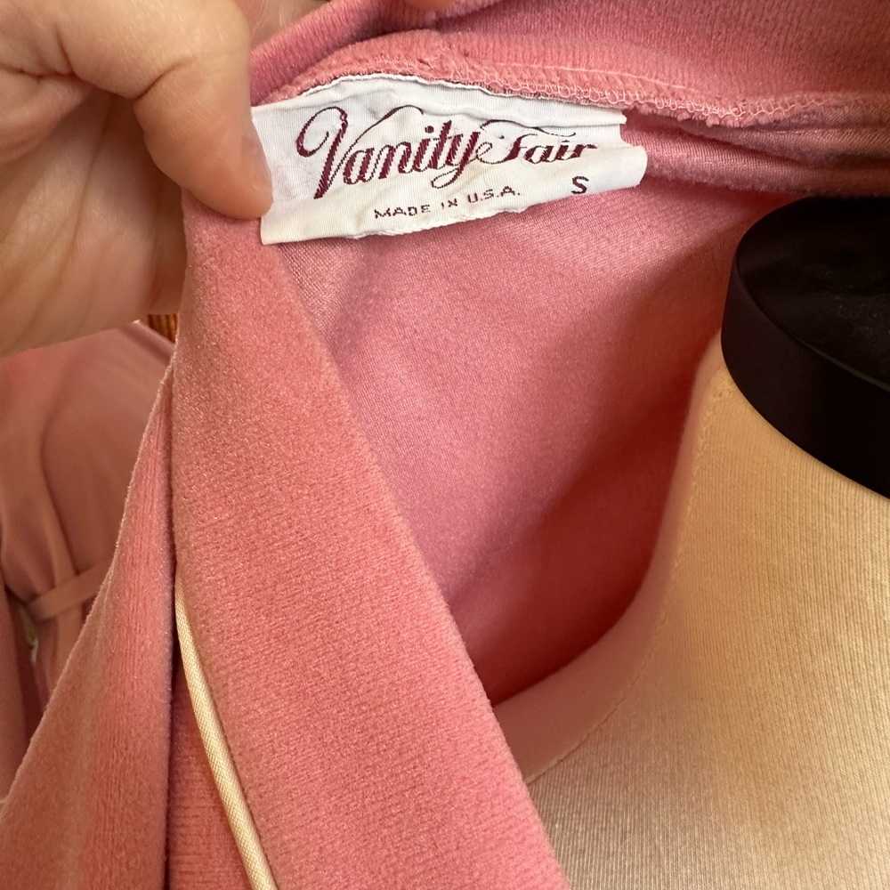 Vintage Pink Vanity Fair Robe - Picture 5 of 6
